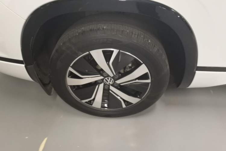 Used Volkswagen Tayron GTE Plug-in Hybrid 2020 1.4T Luxury Model Right Rear Wheel Hub