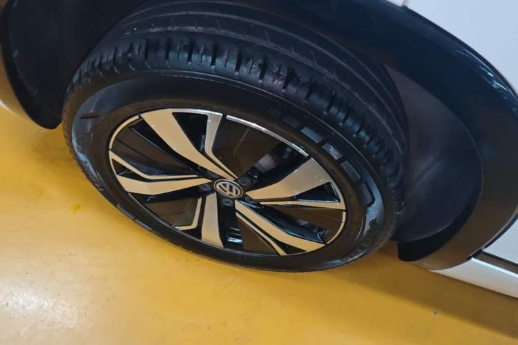 Used Volkswagen Tayron GTE Plug-in Hybrid 2020 1.4T Luxury Model Right Rear Wheel Hub