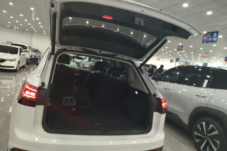 Used Volkswagen Tayron GTE Plug-in Hybrid 2020 1.4T Luxury Model Trunk