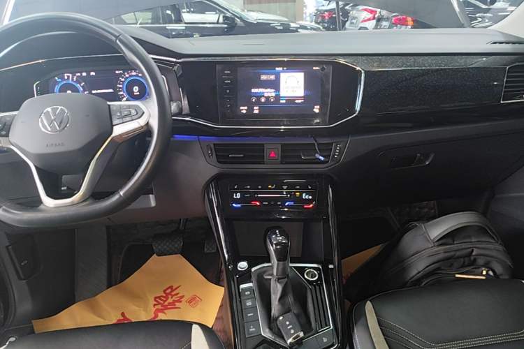 Used Volkswagen Tayron GTE Plug-in Hybrid  Audio And AC Panel