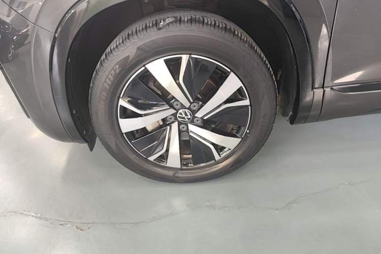 Used Volkswagen Tayron GTE Plug-in Hybrid  Left Front Wheel Hub