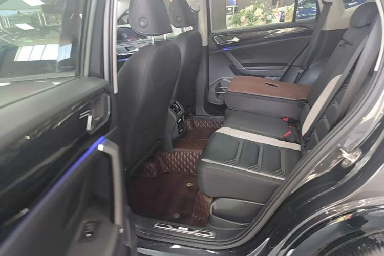 Used Volkswagen Tayron GTE Plug-in Hybrid  Left Rear Seat