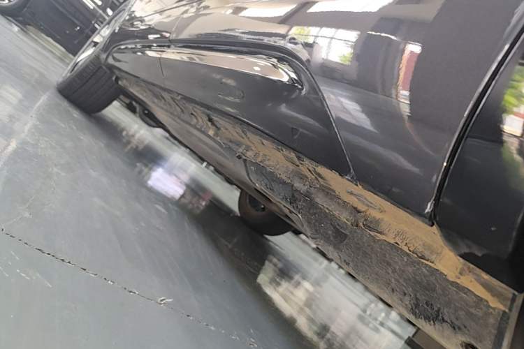 Used Volkswagen Tayron GTE Plug-in Hybrid  Left Side Sill