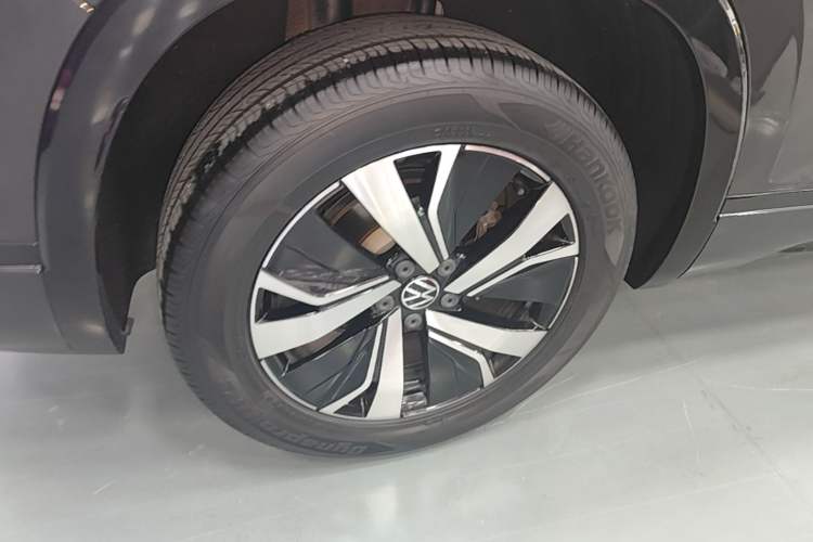 Used Volkswagen Tayron GTE Plug-in Hybrid  Right Rear Wheel Hub