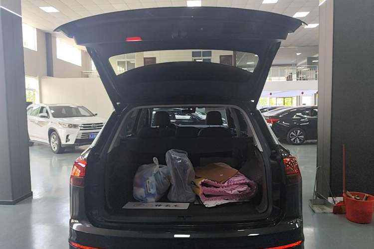 Used Volkswagen Tayron GTE Plug-in Hybrid  Trunk