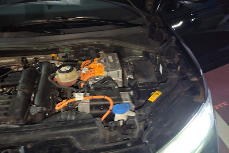 Used Volkswagen Tayron GTE Plug-in Hybrid 2022 1.4T Luxury Model Engine Bay Left