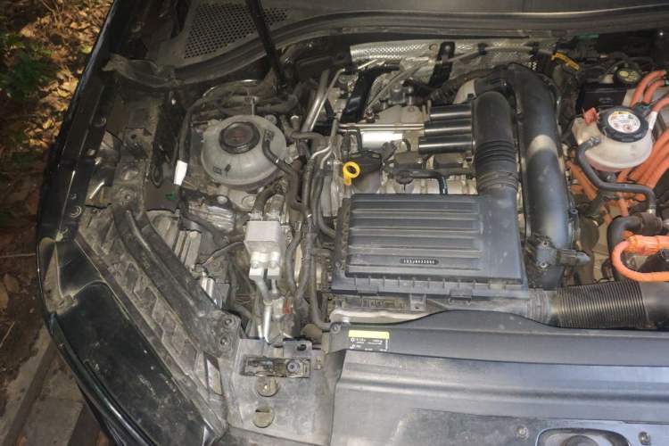 Used Volkswagen Tayron GTE Plug-in Hybrid 2022 1.4T Luxury Edition Engine Bay Right