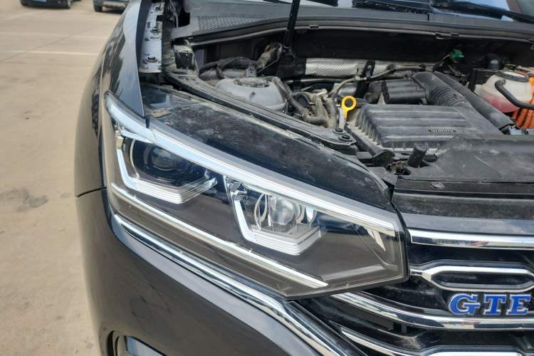 Used Volkswagen Tayron GTE Plug-in Hybrid 2022 1.4T Luxury Edition Engine Bay Right