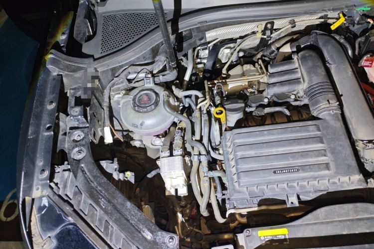 Used Volkswagen Tayron GTE Plug-in Hybrid 2022 1.4T Luxury Edition Engine Bay Right