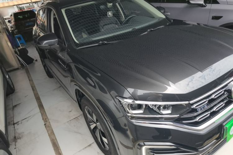 Used Volkswagen Tayron GTE Plug-in Hybrid 2022 1.4T Luxury Model Front Right 45 Deg