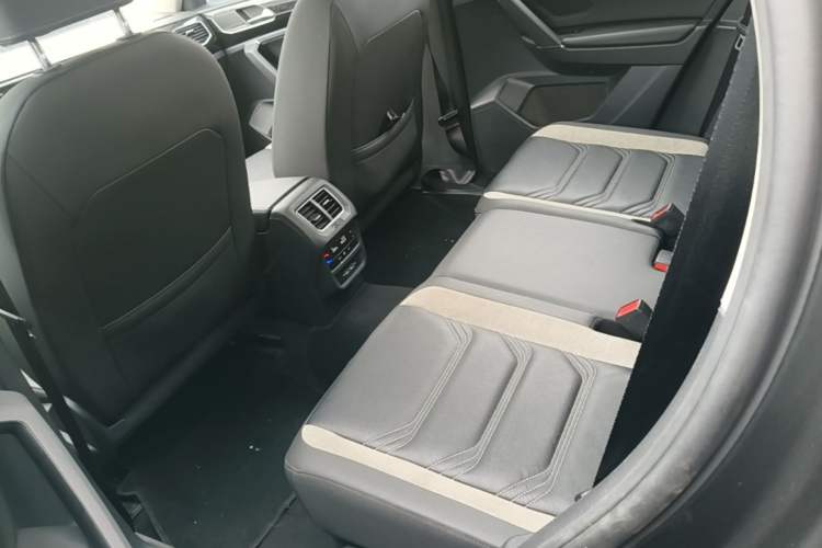 Used Volkswagen Tayron GTE Plug-in Hybrid 2022 1.4T Luxury Edition Left Rear Seat