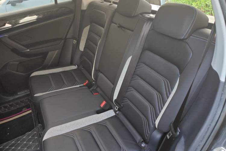 Used Volkswagen Tayron GTE Plug-in Hybrid 2022 1.4T Luxury Edition Left Rear Seat