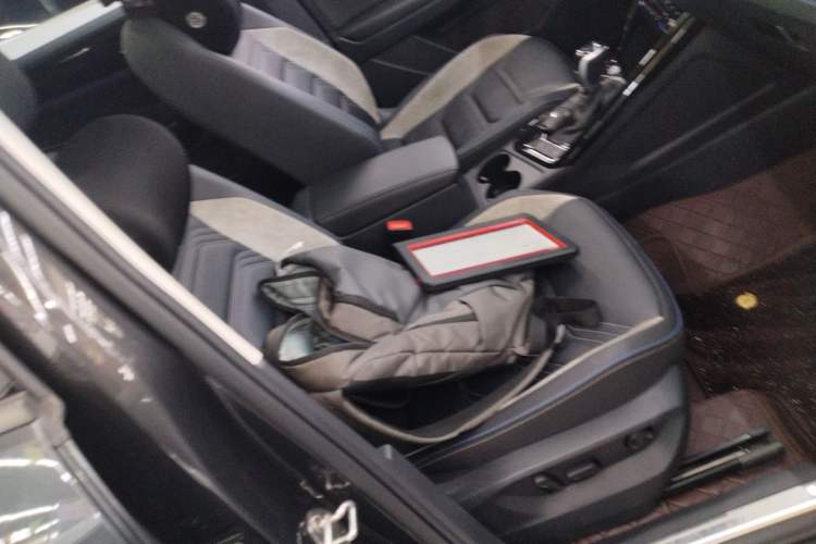 Used Volkswagen Tayron GTE Plug-in Hybrid 2022 1.4T Luxury Edition Right Front Seat