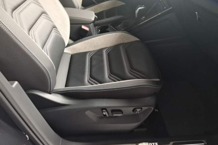 Used Volkswagen Tayron GTE Plug-in Hybrid 2022 1.4T Luxury Model Right Front Seat
