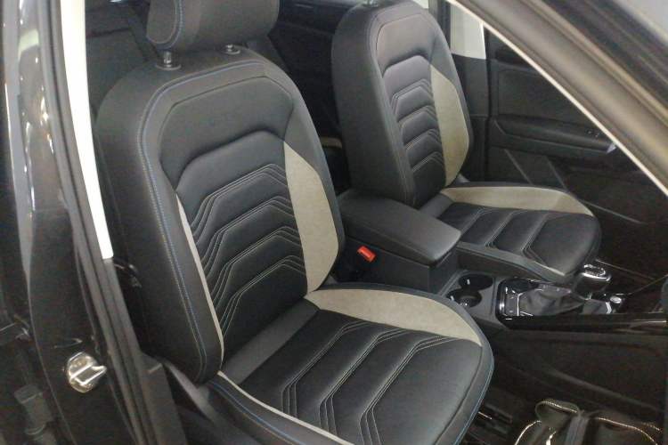 Used Volkswagen Tayron GTE Plug-in Hybrid 2022 1.4T Luxury Edition Right Front Seat