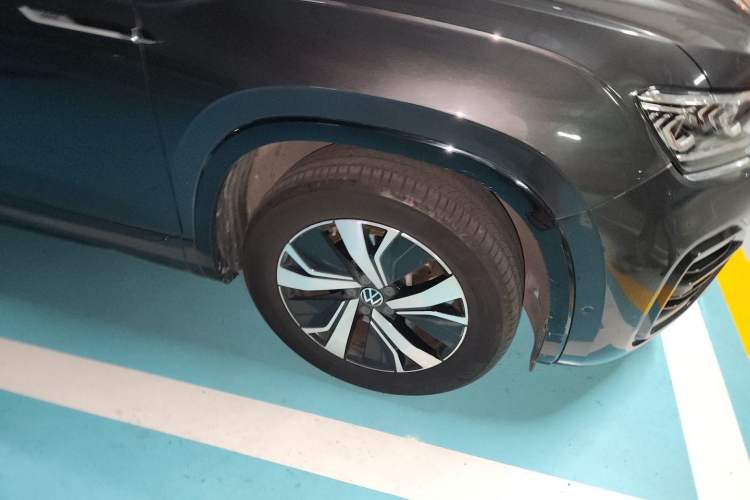 Used Volkswagen Tayron GTE Plug-in Hybrid 2022 1.4T Luxury Model Right Front Wheel Hub