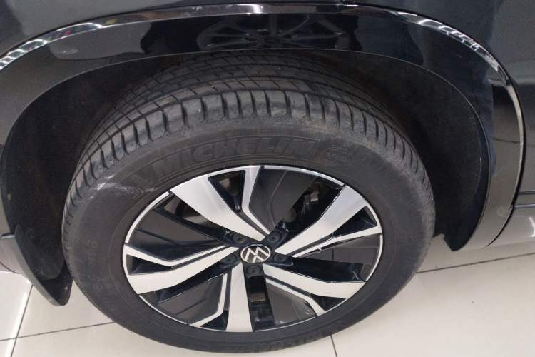 Used Volkswagen Tayron GTE Plug-in Hybrid 2022 1.4T Luxury Edition Right Rear Wheel Hub
