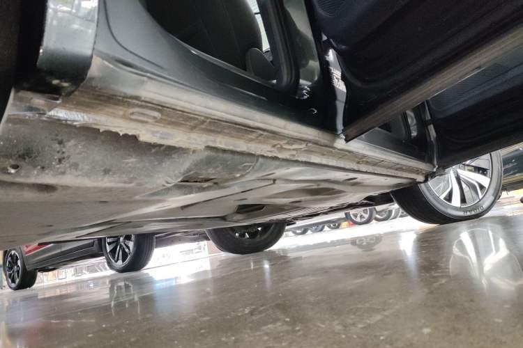 Used Volkswagen Tayron GTE Plug-in Hybrid 2022 1.4T Luxury Edition Right Side Sill