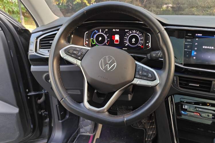 Used Volkswagen Tayron GTE Plug-in Hybrid 2022 1.4T Luxury Edition Steering Wheel
