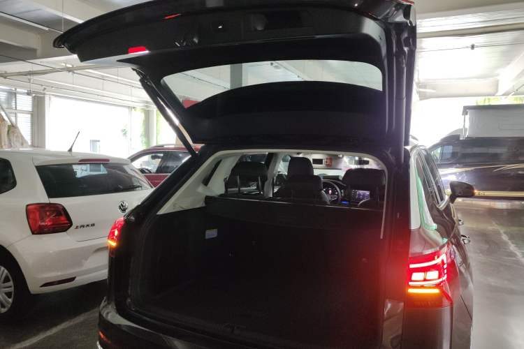 Used Volkswagen Tayron GTE Plug-in Hybrid 2022 1.4T Luxury Edition Trunk