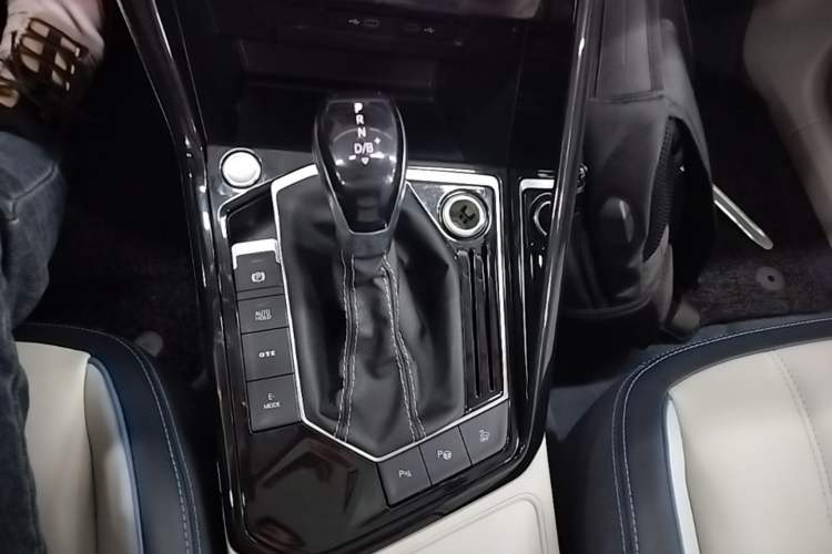 Used Volkswagen Tayron GTE Plug-in Hybrid 2022 1.4T Luxury Edition Gear Lever