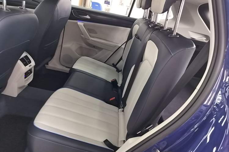 Used Volkswagen Tayron GTE Plug-in Hybrid 2022 1.4T Luxury Edition Left Rear Seat