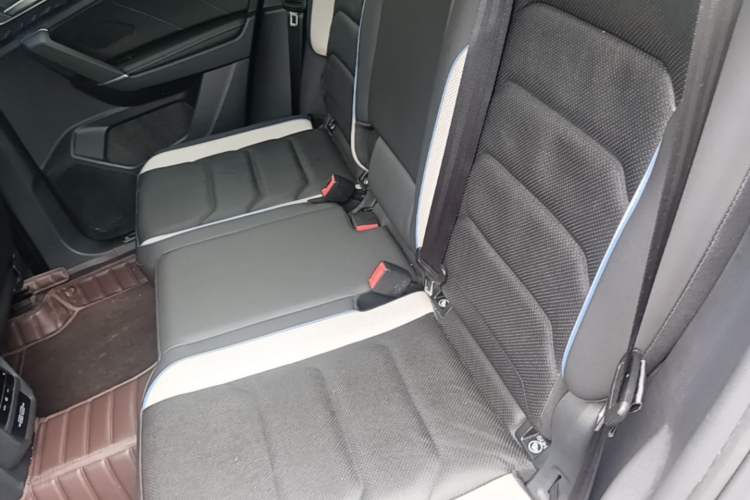 Used Volkswagen Tayron GTE Plug-in Hybrid 2022 1.4T Luxury Model Left Rear Seat