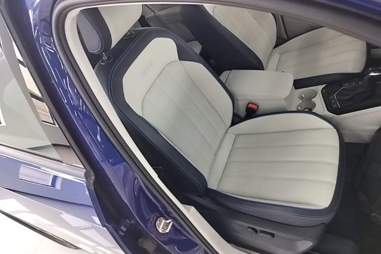 Used Volkswagen Tayron GTE Plug-in Hybrid 2022 1.4T Luxury Edition Right Front Seat