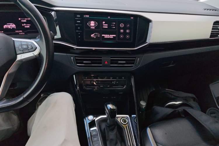 Used Volkswagen Tayron GTE Plug-in Hybrid 2022 1.4T Luxury Model Audio And AC Panel