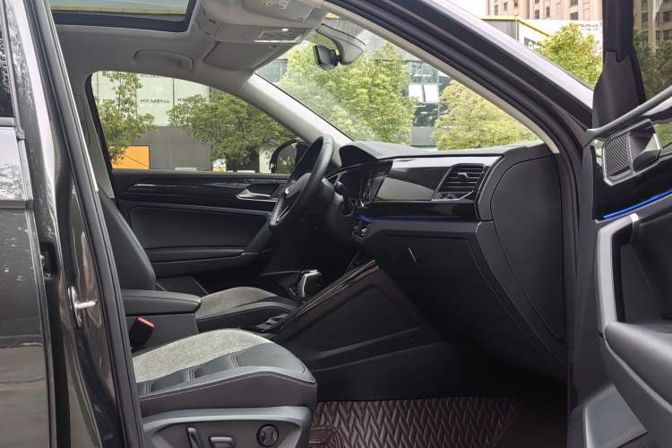 Used Volkswagen Tayron GTE Plug-in Hybrid 2022 1.4T Luxury Edition Interior 9