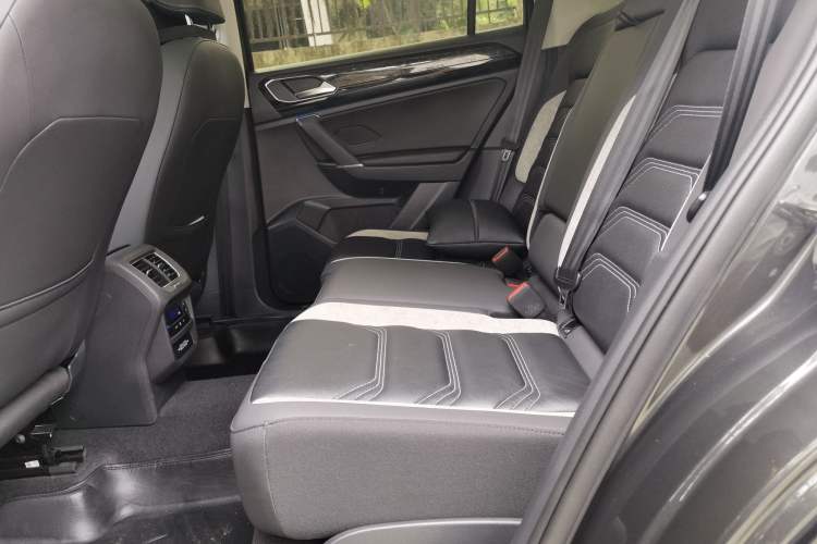 Used Volkswagen Tayron GTE Plug-in Hybrid 2022 1.4T Luxury Edition Left Rear Seat