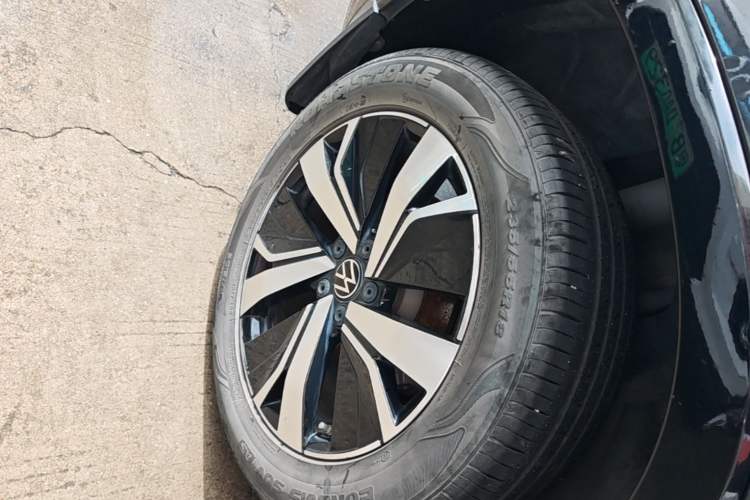 Used Volkswagen Tayron GTE Plug-in Hybrid 2022 1.4T Luxury Model Right Rear Wheel Hub