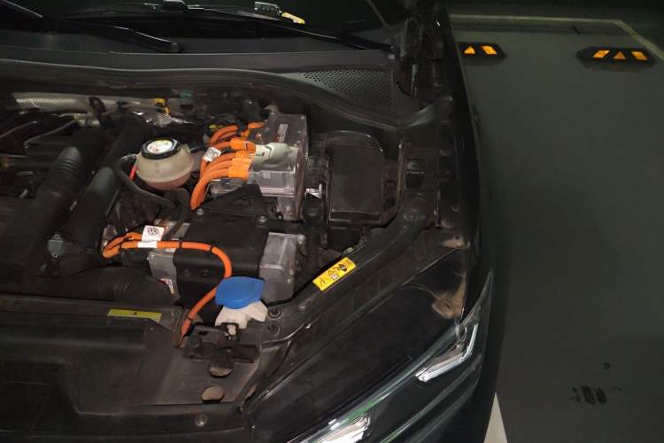 Used Volkswagen Tayron GTE Plug-in Hybrid 2022 1.4T Luxury Model Engine Bay Left