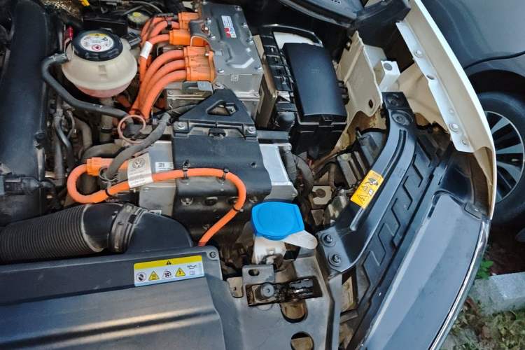 Used Volkswagen Tayron GTE Plug-in Hybrid 2022 1.4T Luxury Edition Engine Bay Left