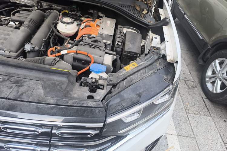 Used Volkswagen Tayron GTE Plug-in Hybrid 2022 1.4T Luxury Edition Engine Bay Left