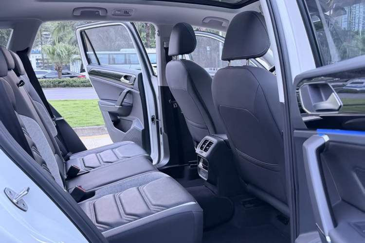 Used Volkswagen Tayron GTE Plug-in Hybrid 2022 1.4T Luxury Edition Interior 5