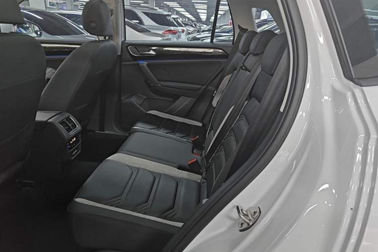 Used Volkswagen Tayron GTE Plug-in Hybrid 2022 1.4T Luxury Edition Left Rear Seat
