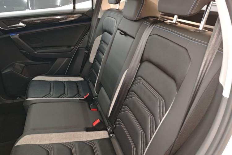 Used Volkswagen Tayron GTE Plug-in Hybrid 2022 1.4T Luxury Edition Left Rear Seat
