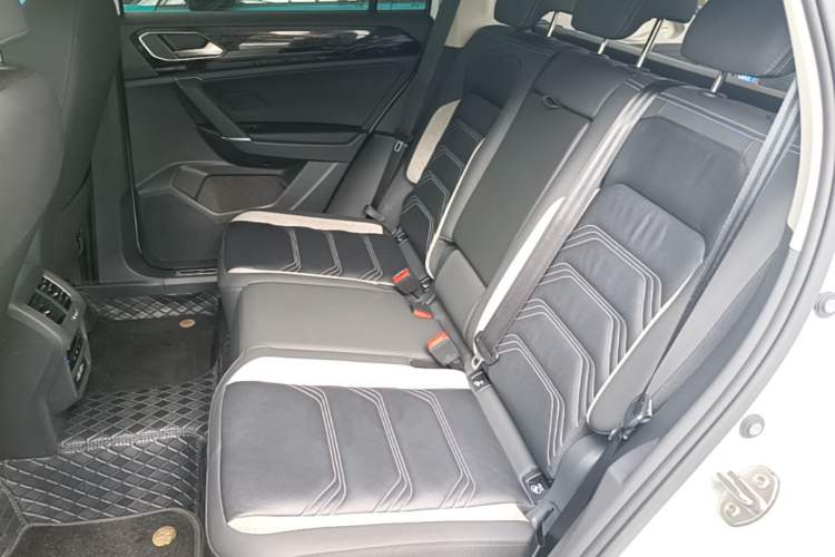 Used Volkswagen Tayron GTE Plug-in Hybrid 2022 1.4T Luxury Edition Left Rear Seat