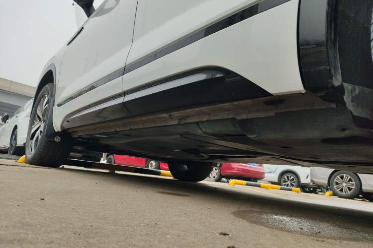 Used Volkswagen Tayron GTE Plug-in Hybrid 2022 1.4T Luxury Edition Left Side Sill