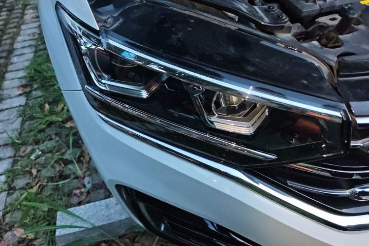 Used Volkswagen Tayron GTE Plug-in Hybrid 2022 1.4T Luxury Edition Right Front Headlight