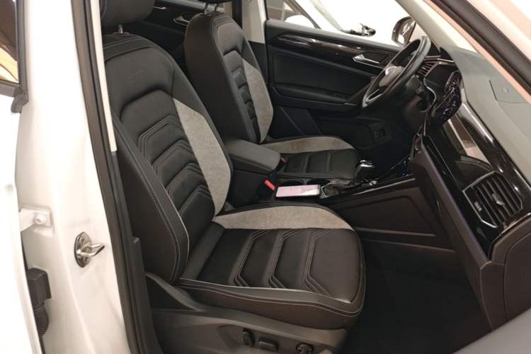 Used Volkswagen Tayron GTE Plug-in Hybrid 2022 1.4T Luxury Edition Right Front Seat