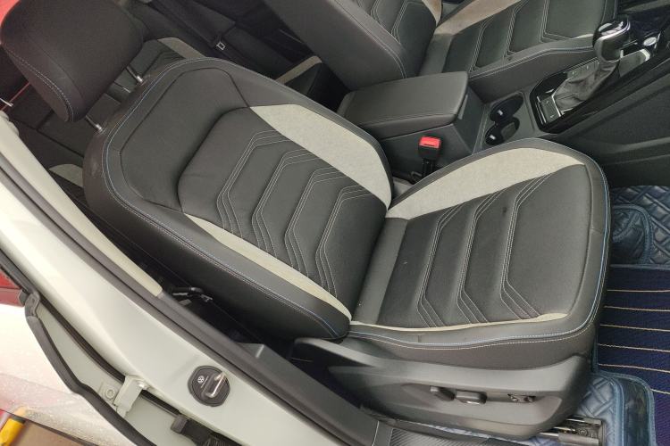Used Volkswagen Tayron GTE Plug-in Hybrid 2022 1.4T Luxury Edition Right Front Seat