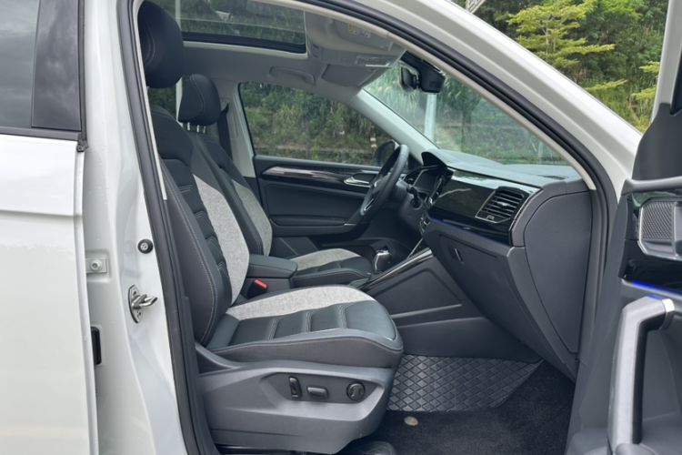 Used Volkswagen Tayron GTE Plug-in Hybrid 2022 1.4T Luxury Edition Right Front Seat