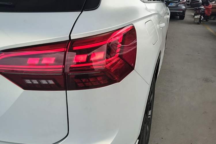 Used Volkswagen Tayron GTE Plug-in Hybrid 2022 1.4T Luxury Model Right Rear Taillight
