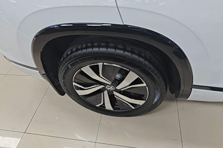 Used Volkswagen Tayron GTE Plug-in Hybrid 2022 1.4T Luxury Edition Right Rear Wheel Hub