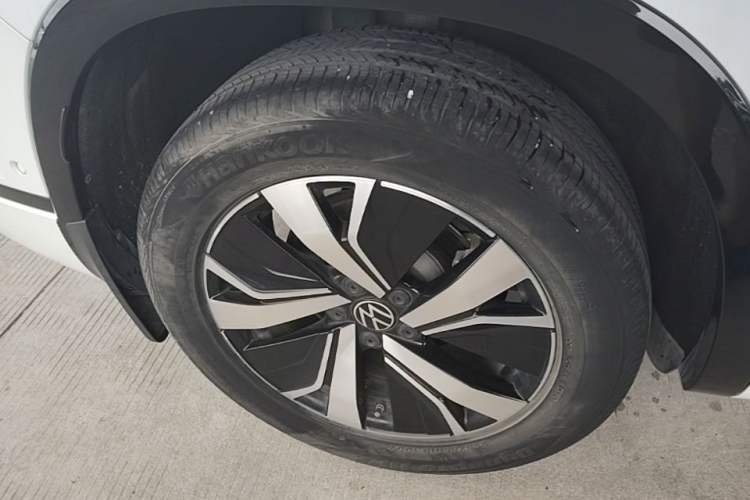 Used Volkswagen Tayron GTE Plug-in Hybrid 2022 1.4T Luxury Model Right Rear Wheel Hub