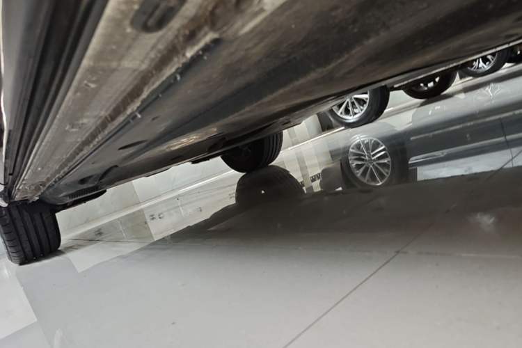 Used Volkswagen Tayron GTE Plug-in Hybrid 2022 1.4T Luxury Edition Right Side Sill