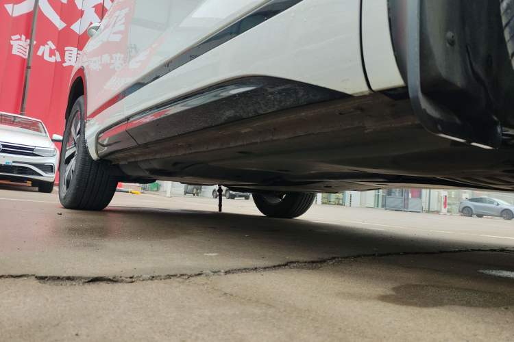 Used Volkswagen Tayron GTE Plug-in Hybrid 2022 1.4T Luxury Edition Right Side Sill