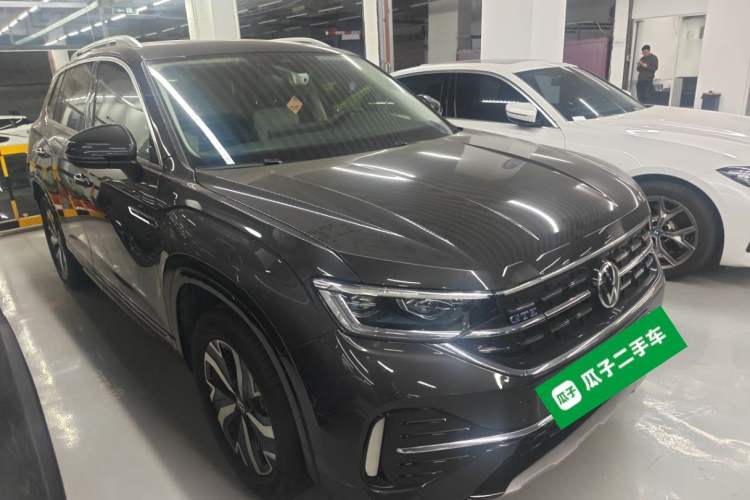 Used Volkswagen Tayron GTE Plug-in Hybrid 2023 280TSI Luxury Plus Advanced Edition Front Right 45 Deg